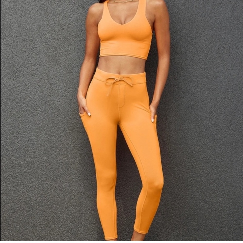Alo Yoga Tangerine set (leggings and top)